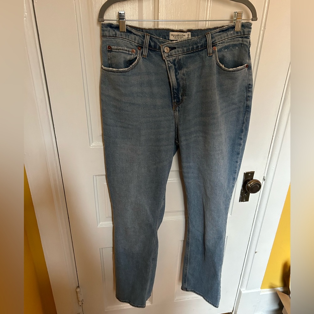 Abercrombie and Fitch 90s Slim Stright Ultra High Rise  jeans sz 31/12